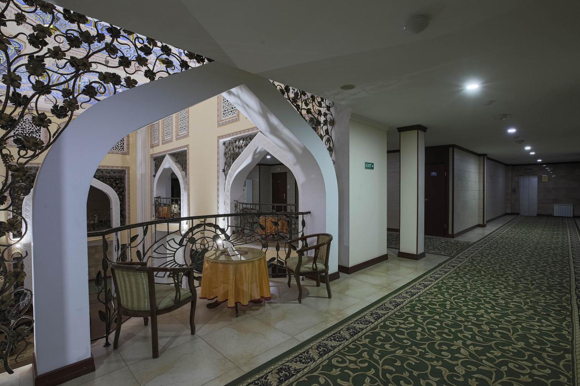 Zargaron Plaza Hotell Buchara Exteriör bild